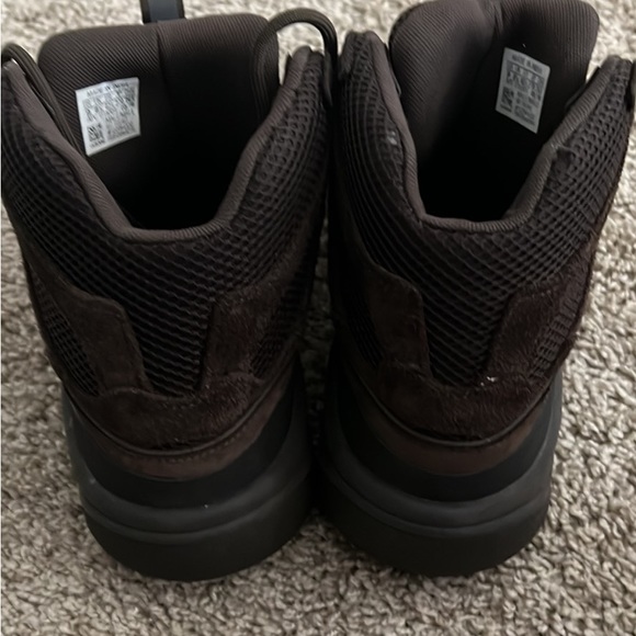 Yeezy boots desert oil size 9 main image 4